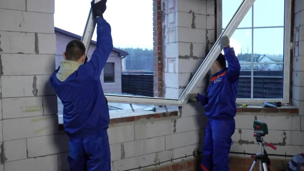 Precision Plastic Window Fitting: A Fixoriaicon Standard